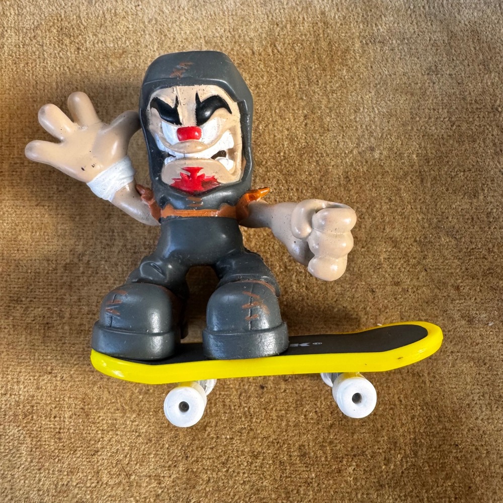 TECH DECK DUDES WILLY CYCLOPS GRAY X CONCEPTS 2 Skateboard Figure & Yellow Board